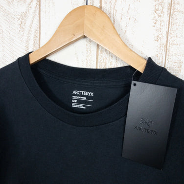 【Men's S ブラック系】 Arcteryx ( アークテリクス ) クラッグ コットン ロゴ ショート スリーブ Kragg Cotton Logo Short Sleeve コットン X000008464 Men's コットン ショートスリーブTシャツ ク - 【公式】2ndGEAR（セカンドギア）Webショップ【登山用品・アウトドア用品専門 買取販売店】