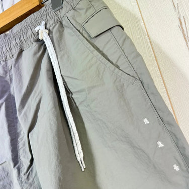 Mannenrou 男女通用 3 码灰色 Nylon Harvest Trainer 运动鞋。尼龙服装下装、长裤、防风外套。z00053716。防风长裤、下装。