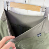 2022 Patagonia Happy Hike Studio 女款小号长裤，绿色。涤纶软壳裤 (z00055691)。