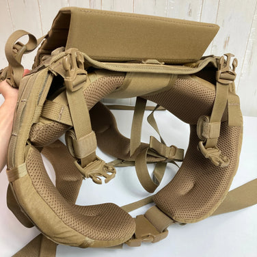 均码米色Mystery Ranch Coyote Road Sling尼龙收纳背包，容量55L-79L（z00052721）