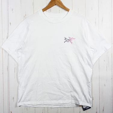 Arcteryx 男式 Crag 棉质标志短袖 T 恤（白色 Light/Soul）- 小码（白色）- 棉质，短袖圆领，合成面料（z00053081）