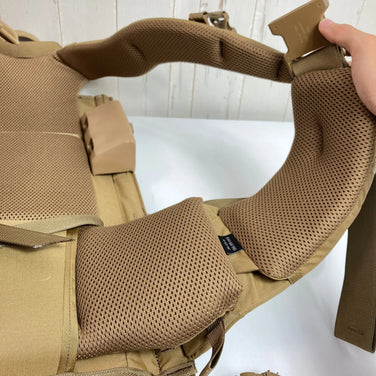 均码米色Mystery Ranch Coyote Road Sling尼龙收纳背包，容量55L-79L（z00052721）