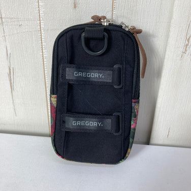 【OneSize グリーン系】 Gregory ( グレゴリー ) パデッド ケース M Padded Case M ガーデンタペストリー ナイロン バッグ ストレージ 外付けポーチ z00061465 ガーデンタペストリー 外付けポーチ バッグ ストレージ