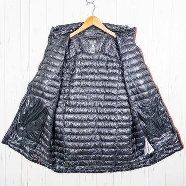 Mountain Hardwear Ghost Whisperer Down Jacket, Men's Size M, Black. This down jacket offers excellent insulation and is perfect for everyday wear.