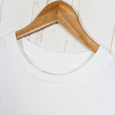 Arcteryx 男式 Crag 棉质标志短袖 T 恤（白色 Light/Soul）- 小码（白色）- 棉质，短袖圆领，合成面料（z00053081）