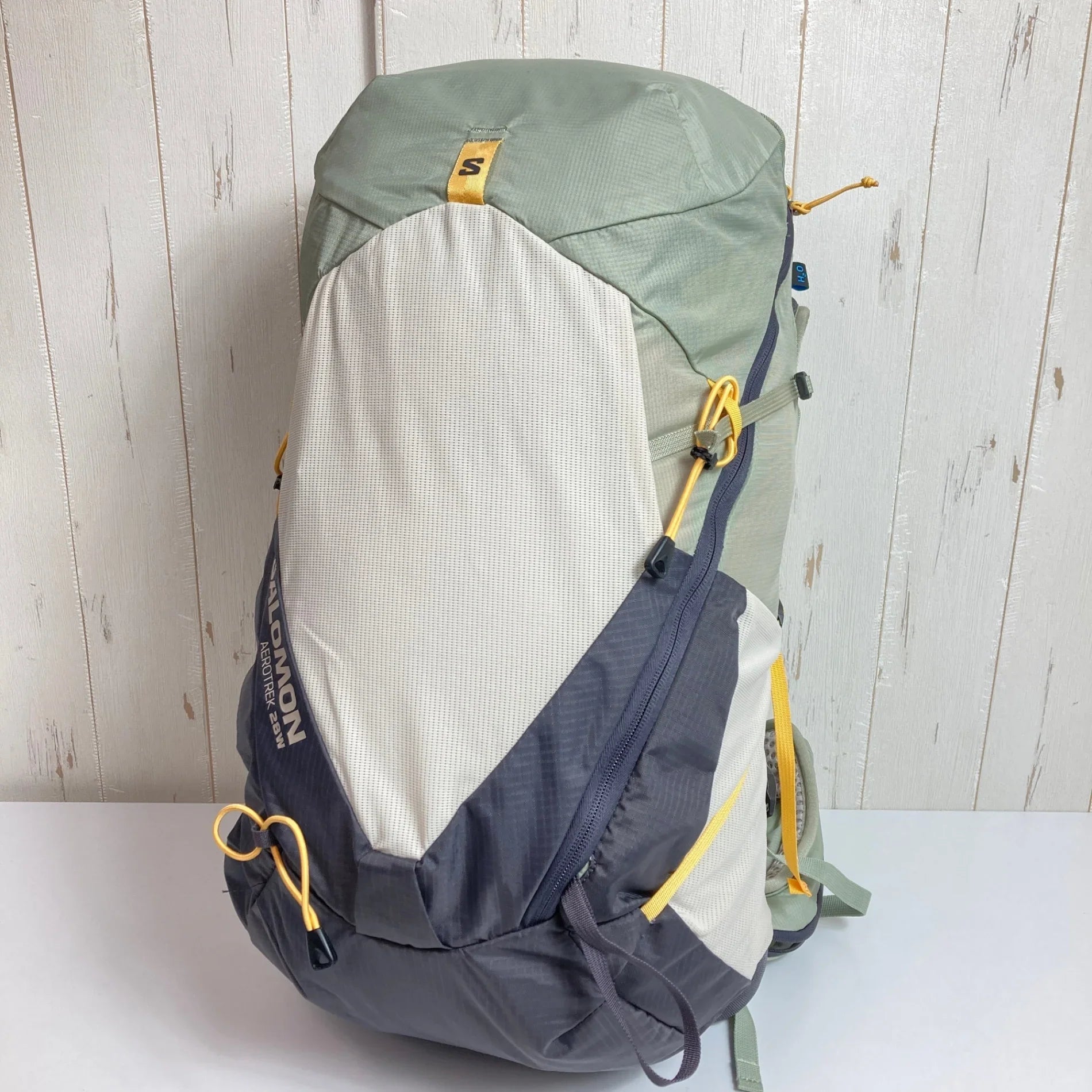 【Women's S/M ベージュ系】 Salomon ( サロモン ) エアロトレック 28 AEROTREK 28 ナイロン バッグ ストレージ バックパック デイパック 容量【～29L】 z00052566 デイパック 容量【～29L】 バックパック バッグ ストレ - 【公式】2ndGEAR（セカンドギア）Webショップ【登山用品・アウトドア用品専門 買取販売店】