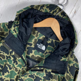 The North Face Scoop 夹克，男款 L 码，绿色。迷彩尼龙外套，硬壳夹克 (z00053870)。