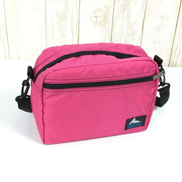 【OneSize ピンク系】Gregory ( グレゴリー ) パデッドショルダー ポーチ Lサイズ Padded Shoulder Pouch L フューシャ 青タグ 旧タグ アメリカ製 生産終了モデル 入手困難 ショルダーバッグ バッグ ストレージ - 【公式】2ndGEAR（セカンドギア）Webショップ【登山用品・アウトドア用品専門 買取販売店】