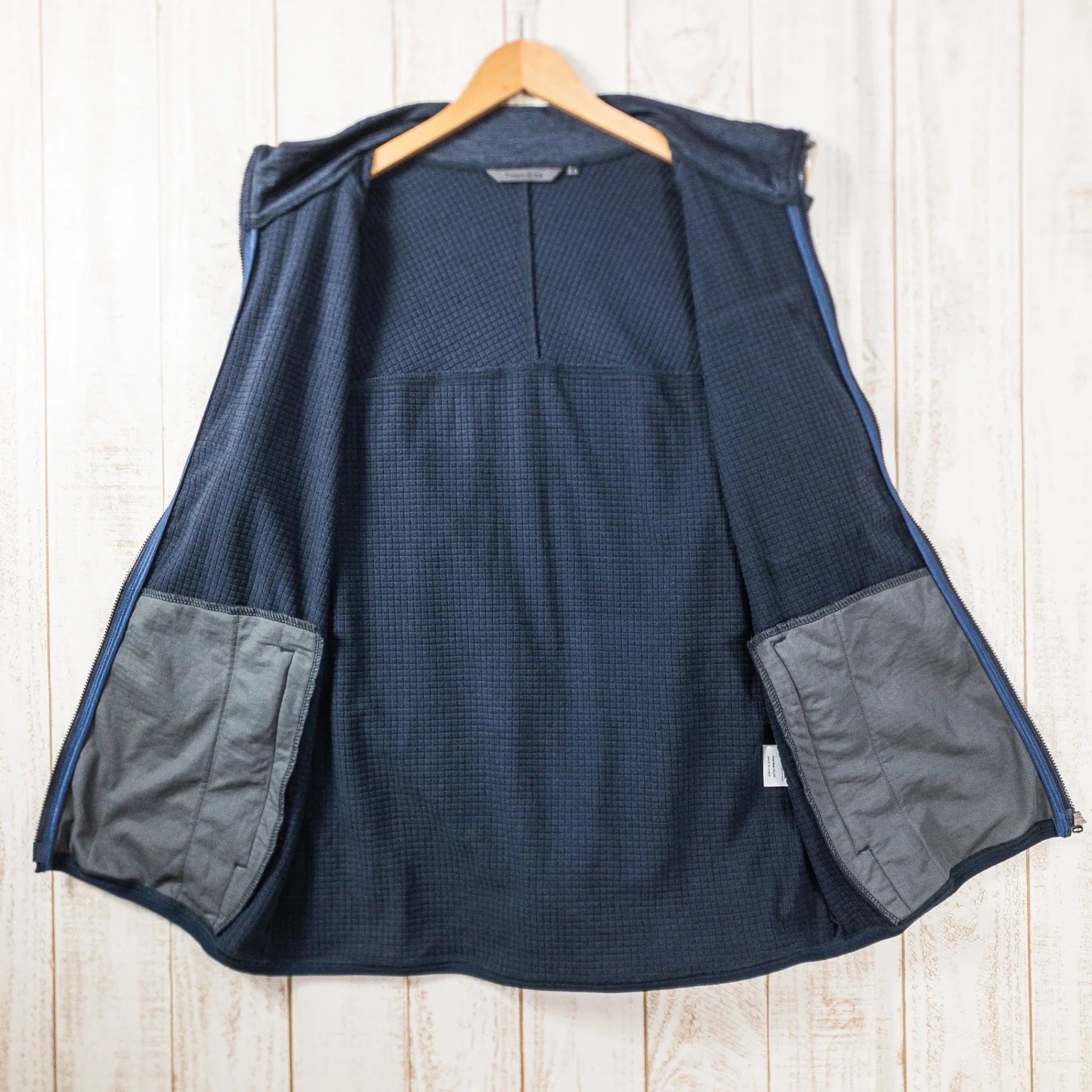 【Men's L ネイビー系】 Teton Bros ( ティートンブロス ) グラフェン ジャケット Graphene Jacket ポリエステル ウェア トップス アウター ジャケット フリース z00051209 フリース アウター ジャケット トップス ウ - 【公式】2ndGEAR（セカンドギア）Webショップ【登山用品・アウトドア用品専門 買取販売店】