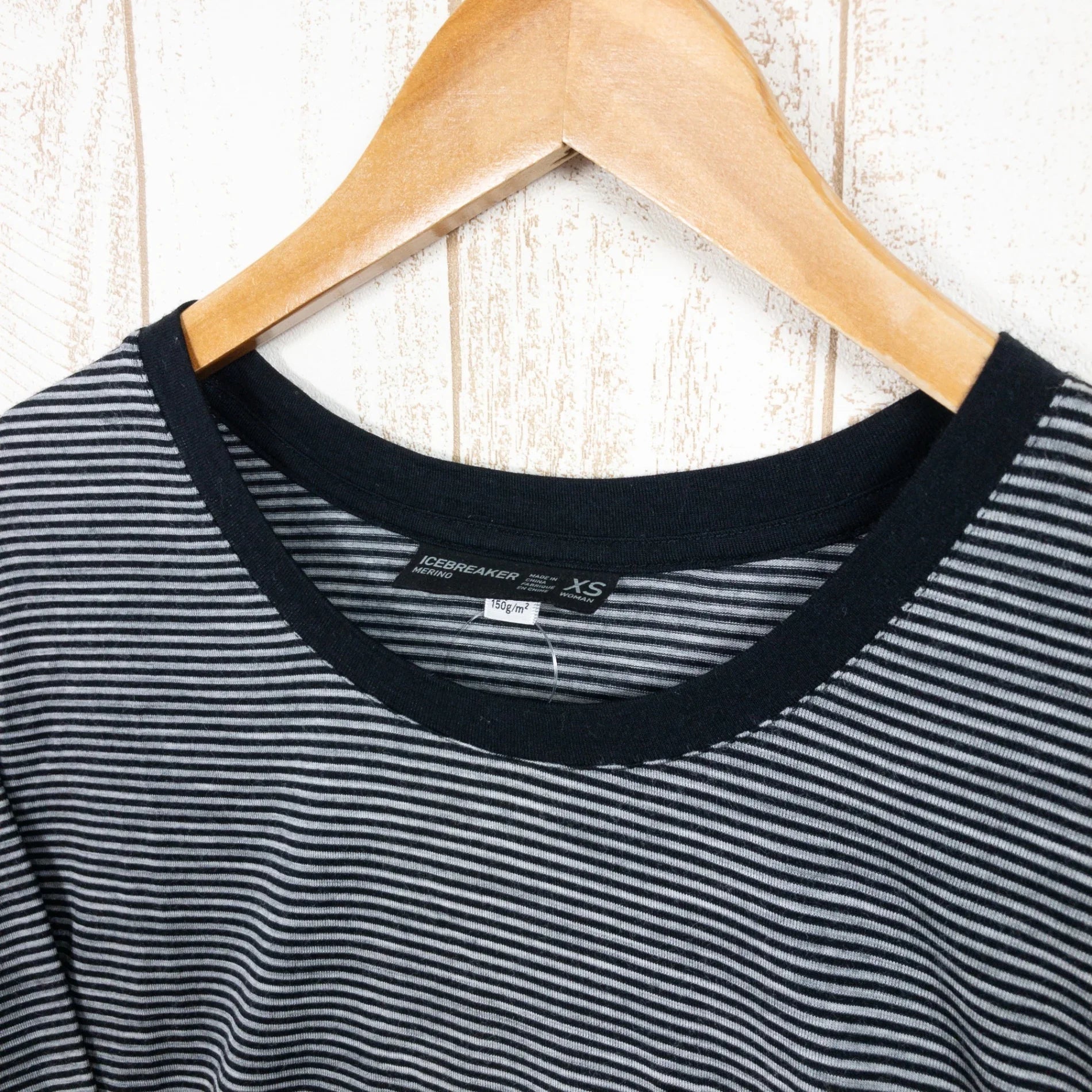 【Women's XS グレー系】 Icebreaker ( アイスブレーカー ) リュクス ライト ロングスリーブ ポケット クルー ストライプ Luxe Lite LS Pocket Crewe Stripe ブラック×メトロヘザー メリノウール ウェア トップス - 【公式】2ndGEAR（セカンドギア）Webショップ【登山用品・アウトドア用品専門 買取販売店】