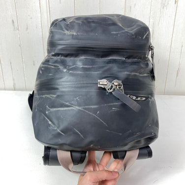 【OneSize ブラック系】 Crux ( クラックス ) マグ 28 Mag 28 ナイロン バッグ ストレージ バックパック デイパック 容量【～29L】 z00058671  デイパック 容量【～29L】 バックパック バッグ ストレージ