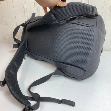 Mystery Ranch Urban Assault 尼龙收纳背包/背包（均码，黑色） - 容量：高达 29 升（z00052929）