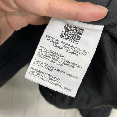 【Men's M ブラック系】 Arcteryx ( アークテリクス ) アトム ヘビーウェイト フーディ Atom Heavyweight Hoody コアロフト 化繊中綿 防風 撥水 化繊ダウン ウェア トップス アウター ジャケット 化繊インサレーション z0