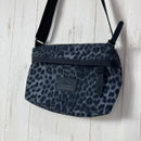 【Unisex OneSize ブラック系】 Gregory ( グレゴリー ) エンベロップ ショルダー Envelope Shoulder ダークレオパード ポリエステル バッグ ストレージ サコッシュポーチ z00061361 ダークレオパード サコッシュポーチ バッグ ス-1