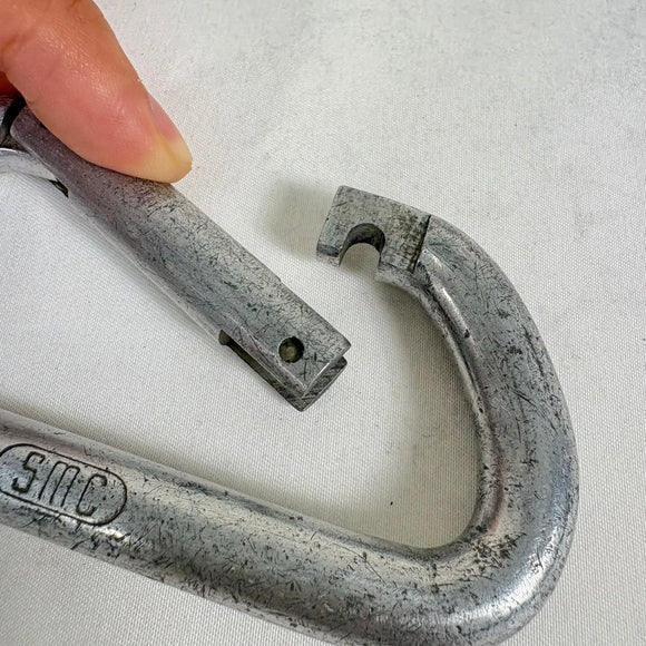 【OneSize シルバー系】 SMC ( Seattle Manufacturing Corporation ) ヴィンテージ D型 カラビナ Vintage D Carabiner ストレートゲート ロッククライミングギア z00061775  ロッククライミン