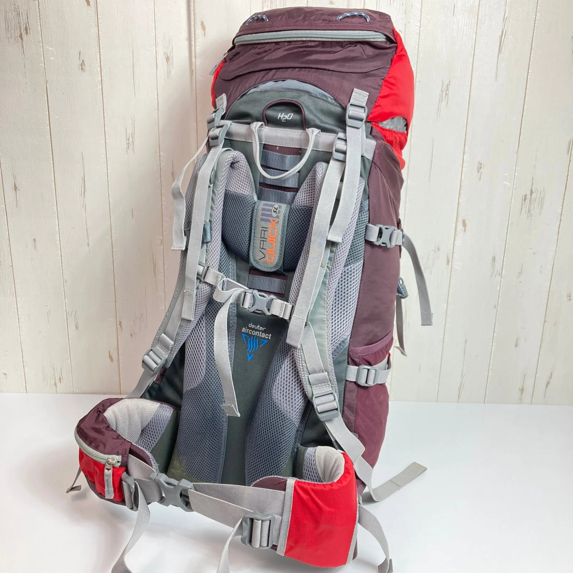 【Women's OneSize レッド系】 Deuter ( ドイター ) アクト ライト 45+10 SL バッグ ストレージ バックパック 容量【30L～54L】 z00052596 容量【30L～54L】 バックパック バッグ ストレージ - 【公式】2ndGEAR（セカンドギア）Webショップ【登山用品・アウトドア用品専門 買取販売店】