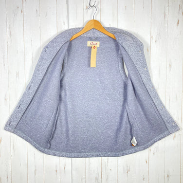 Sanseisha 男士中灰色 Caravan 针织抓绒背心。这款涤纶抓绒背心是任何造型的完美搭配。产品代码：z00054614。