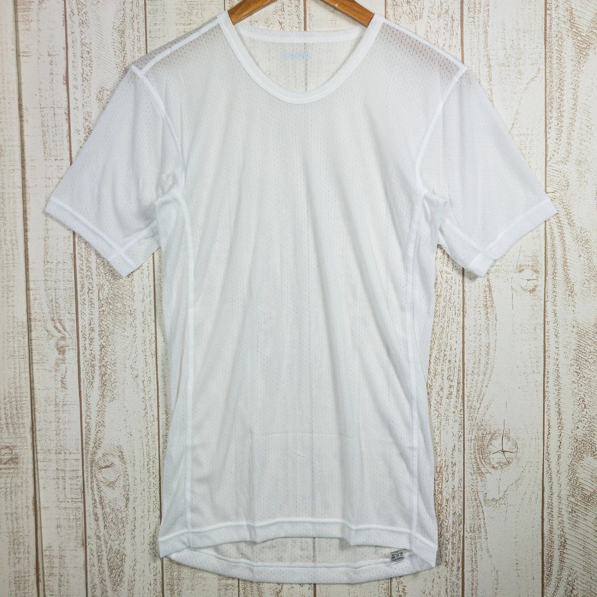 【Men's L ホワイト系】 Finetrack ( ファイントラック ) スキンメッシュティー ポリエステル ウェア トップス インナー シャツ ショートスリーブTシャツ クルーネック 化繊 z00051689 化繊 ショートスリーブTシャツ クルーネック イ - 【公式】2ndGEAR（セカンドギア）Webショップ【登山用品・アウトドア用品専門 買取販売店】