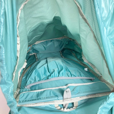 Montbell Cha-Cha Pack 30 女款，浅蓝色，均码，蓝色。这款轻质尼龙收纳背包容量为 30 升至 54 升。（产品编号：z00053012）