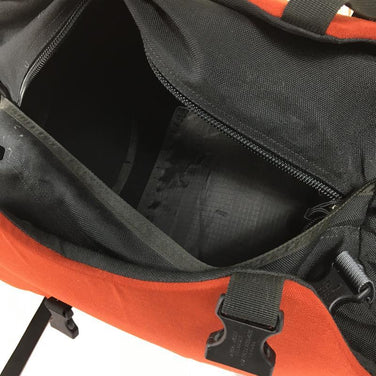 【M レッド系】Osprey ( オスプレー ) バックサイド Backside 42L バックパック ストレイトジャケットシステム 旧タグ アメリカ製 チリ 生産終了モデル 入手困難 容量【30L～54L】 バックパック バッグ ストレージ - 【公式】2ndGEAR（セカンドギア）Webショップ【登山用品・アウトドア用品専門 買取販売店】