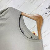 【Men's L ベージュ系】 Mountain Hardwear ( マウンテンハードウェア ) リググラフィック リラックスド ロングスリーブ コットン ウェア トップス インナー シャツ ロングスリーブTシャツ クルーネック コットン z00059505  コ