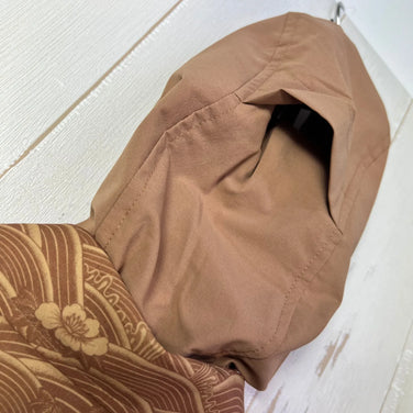 女士大号棕色 Jolly Gear 三冠王纽扣长袖上衣，金色波浪涤纶材质。