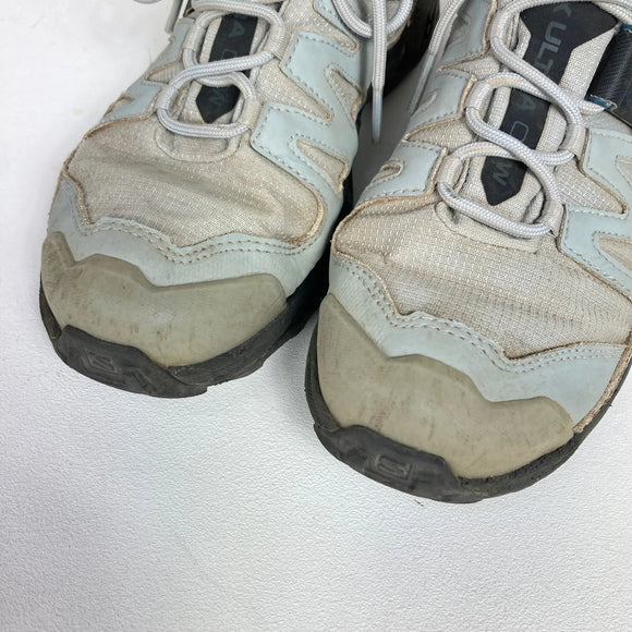 【Women's 23.5cm グレー系】 Salomon ( サロモン ) エックス ウルトラ 4 ミッド ワイド ゴアテックス X ULTRA 4 MID WIDE GORE-TEX QUARRY / BLACK / LEGION BLUE フットウェア トレッキングブーツ