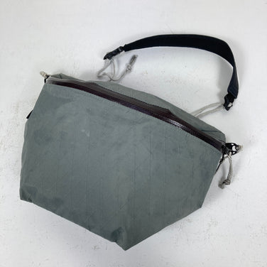 【OneSize グレー系】 Wanderlust Equipment ( ワンダーラストエクイップメント ) カンパラ パック Khampala Pack X-Grey x Brawn ナイロン バッグ ストレージ サコッシュポーチ z00058322 X-Gr