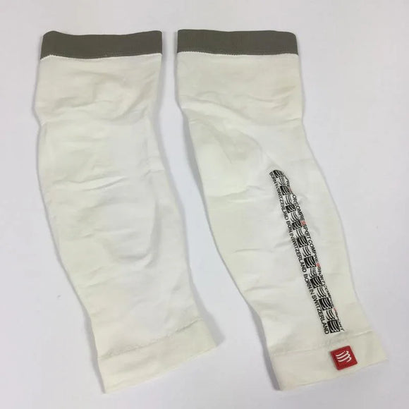 【Unisex 4 ホワイト系】 Compressport ( コンプレスポーツ ) カーフスリーブ ふくらはぎ コンプレッション サポーター Unisex タイツ ボトムス ウェア - 【公式】2ndGEAR（セカンドギア）Webショップ【登山用品・アウトドア用品専門 買取販売店】