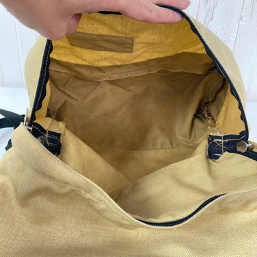 【OneSize ベージュ系】 1980s The North Face ( ザ・ノースフェイス ) デイパック Day Pack 生産終了モデル 入手困難 茶タグ 旧タグ コーデュラナイロン製 アメリカ製 ナイロン バッグ ストレージ バックパック デイパック 容