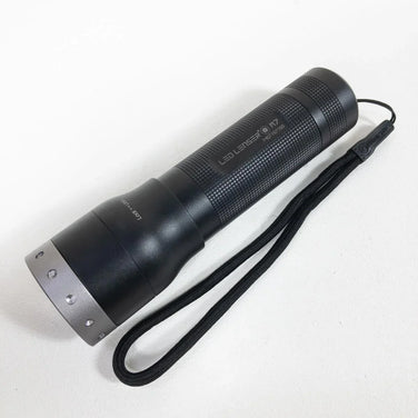 【OneSize ブラック系】 Ledlenser ( レッドレンザー ) エム7 M7 懐中電灯 ハンドライト 400ルーメン 単4電池 乾電池 Black ハンドライト ライティングギア - 【公式】2ndGEAR（セカンドギア）Webショップ【登山用品・アウトドア用品専門 買取販売店】