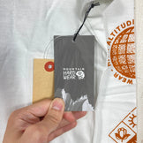 [Men's M White-based] Mountain Hardwear MHW Logo In A Box Long Sleeve OM4315 102 z00058256 102 Cotton