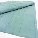 【OneSize グリーン系】 Ridge Mountain Gear ( リッジマウンテンギア ) バーサタイル ブランケット Versatile Blanket グレイッシュターコイズ 化繊ダウン スリーピングシステム ブランケット キルト z00052140 - 【公式】2ndGEAR（セカンドギア）Webショップ【登山用品・アウトドア用品専門 買取販売店】