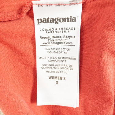【Women's S レッド系】 2016 Patagonia ( パタゴニア ) パタロハ サイン Tシャツ Pataloha Sign T-Shirt SUMR オーガニックコットン ウェア トップス インナー シャツ ショートスリーブTシャツ クルーネック 化繊 - 【公式】2ndGEAR（セカンドギア）Webショップ【登山用品・アウトドア用品専門 買取販売店】