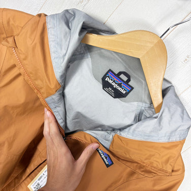 【Men's XS ベージュ系】 2023 Patagonia ( パタゴニア ) トレントシェル 3L レイン ジャケット Torrentshell 3L Rain Jacket FEBN ナイロン ウェア トップス アウター ジャケット レインシェル z00055