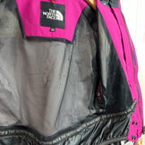 The North Face Scoop Jacket, size 120, purple, kids' size. This nylon hardshell jacket is a perfect outerwear top. Product code: z00054219.