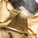 【Unisex OneSize ベージュ系】 Mystery Ranch ( ミステリーランチ ) イン アンド アウト 22 In And Out 22 ナイロン Unisex デイパック 容量【～29L】 バックパック バッグ ストレージ - 【公式】2ndGEAR（セカンドギア）Webショップ【登山用品・アウトドア用品専門 買取販売店】