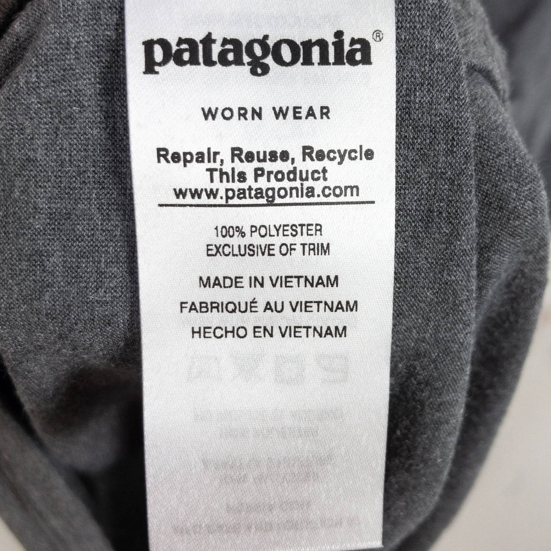 【Men's S グレー系】 2017 Patagonia ( パタゴニア ) ショートスリーブ ナイン トレイルズ シャツ S/S Nine Trails Shirt ポリエステル ウェア トップス インナー シャツ ショートスリーブTシャツ クルーネック 化繊 - 【公式】2ndGEAR（セカンドギア）Webショップ【登山用品・アウトドア用品専門 買取販売店】