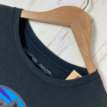 【Men's M ブラック系】 2018 Patagonia ( パタゴニア ) フィッツロイ スコープ オーガニック Tシャツ Fitz Roy Scope Organic T-Shirt オーガニックコットン ウェア トップス インナー シャツ ショートスリーブ