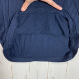 Men's Medium Navy Yamatomichi 100% Light Merino Sleeveless Shirt. Made from merino wool, this sleeveless shirt can be worn as an inner layer or as a tank top.