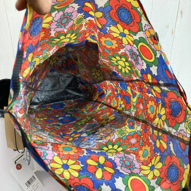 【S レッド系】 LiteAF（ライトエーエフ） プリンテッド ダイニーマ 20L カーブ フレームレス PRINTED DYNEEMA 20L CURVE FRAMELESS GROOVY BLOOMS バッグ ストレージ バックパック デイパック - 【公式】2ndGEAR（セカンドギア）Webショップ【登山用品・アウトドア用品専門 買取販売店】