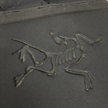 Arcteryx Blade 6 背包（均码，黑色） - 已停产且难以找到的尼龙储物背包/日用背包，容量：最大 29 升 (z00054481)