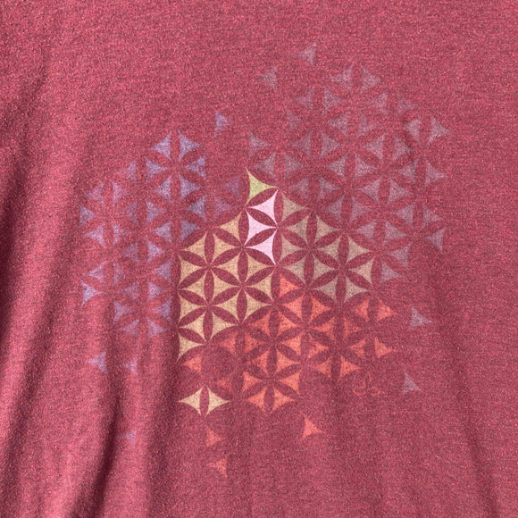 【Men's M ワインレッド系】 Prana ( プラナ ) トライアングル グラフィック ティー Triangle Graphic Tee ウェア トップス インナー シャツ ショートスリーブTシャツ クルーネック 化繊 z00059897  化繊 ショートスリーブ
