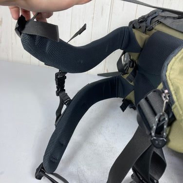 【Unisex OneSize グリーン系】 Karrimor ( カリマー ) リッジ 40 タイプ II Ridge 40 Type II Lt.Khaki 2気室 レインカバー付属 ナイロン バッグ ストレージ バックパック 容量【30L～54L】 z00061095 Lt