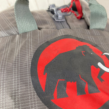 【OneSize グレー系】 Mammut ( マムート ) カーゴ ライト 40 Cargo Light 40 チタニウム バッグ ストレージ ダッフルバッグ ボストンバッグ z00058974 チタニウム ダッフルバッグ ボストンバッグ バッグ ストレージ