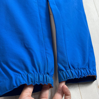 男士 Eiger Eisfeld Light SO 长裤，46 码，蓝色。这款尼龙软壳长裤是冬季下装的理想之选。产品代码：z00054161。