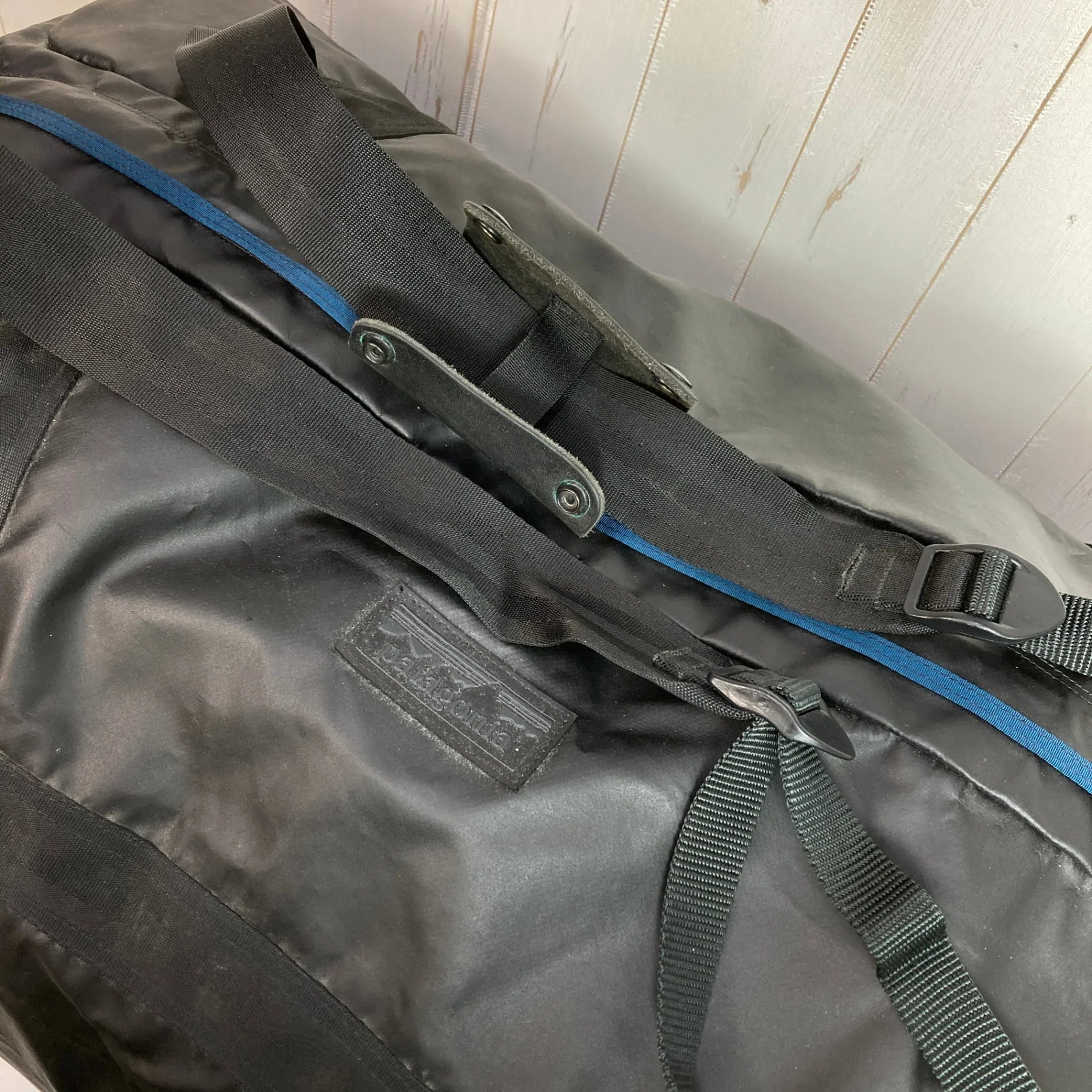 【OneSize ブラック系】 1996 Patagonia ( パタゴニア ) ブラック ホール バッグ Black Hole Bag Black 生産終了モデル 入手困難 ブラックラバータグ バッグ ストレージ ダッフルバッグ ボストンバッグ z00052412 - 【公式】2ndGEAR（セカンドギア）Webショップ【登山用品・アウトドア用品専門 買取販売店】