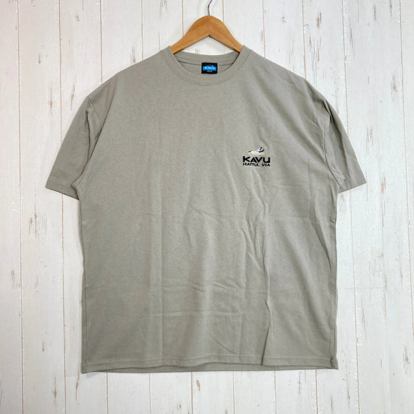 【Men's M ベージュ系】 Kavu ( カブー ) 別注 ビッグシルエット ロゴバックプリント Tシャツ Exclusive Oversized Logo Back-Print T-Shirt グレイッシュ ベージュ 2026SS FREAK'S STORE