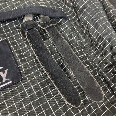 One Size Black 1997 Gregory Classic Daypack 26L Spectra Nylon with Silver Tag (Old Tag) Hard to Find Nylon Storage Backpack Capacity: 30L-54L