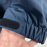 The North Face Scoop Jacket, Men's Size Medium, Navy. This nylon hardshell jacket is a perfect outerwear piece. (z00054902)